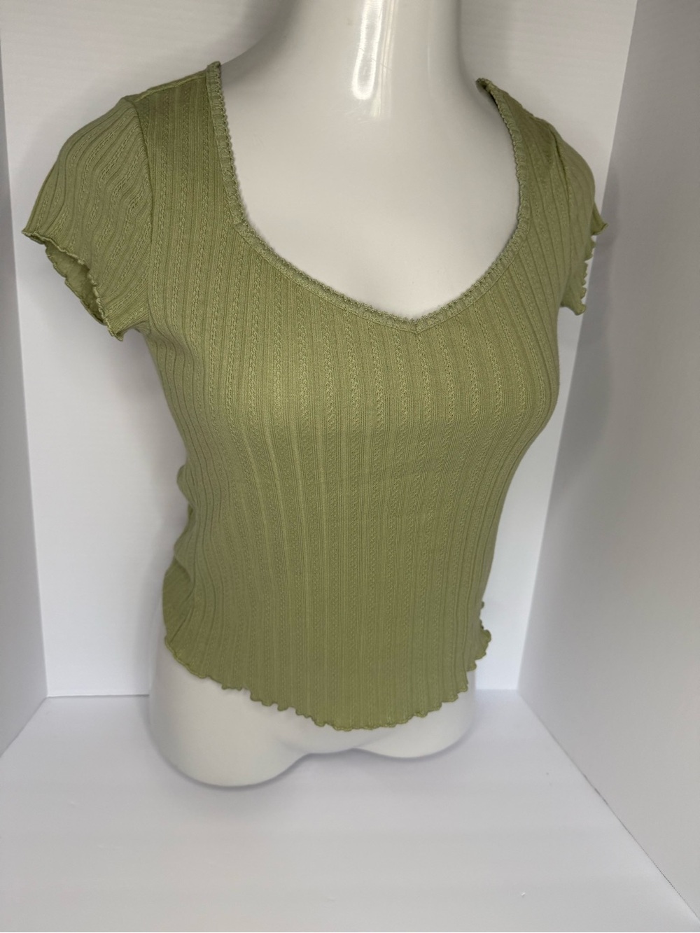 Universal Thread Olive Green Ribbed V-Neck Short Sleeve Top